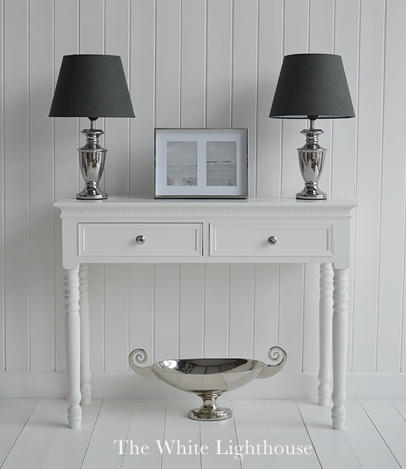 A pair of table lamps on your console for a dramatic style
