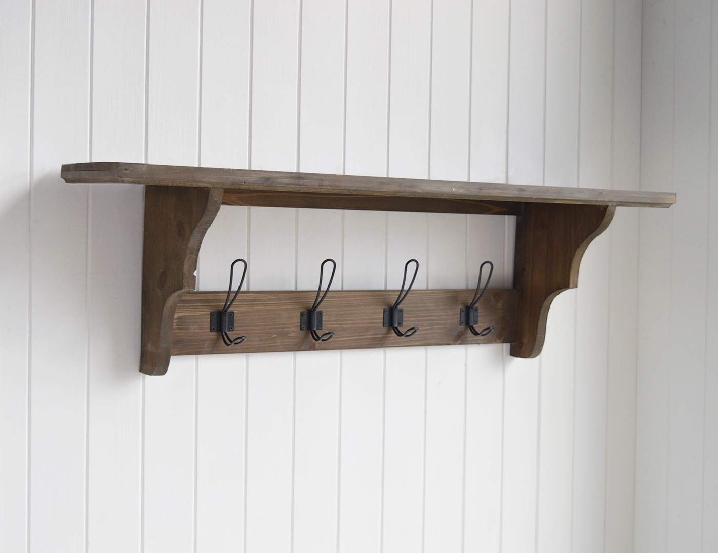 The blend of rustic wood and metal hooks creates a timeless look that complements both modern and traditional interiors.