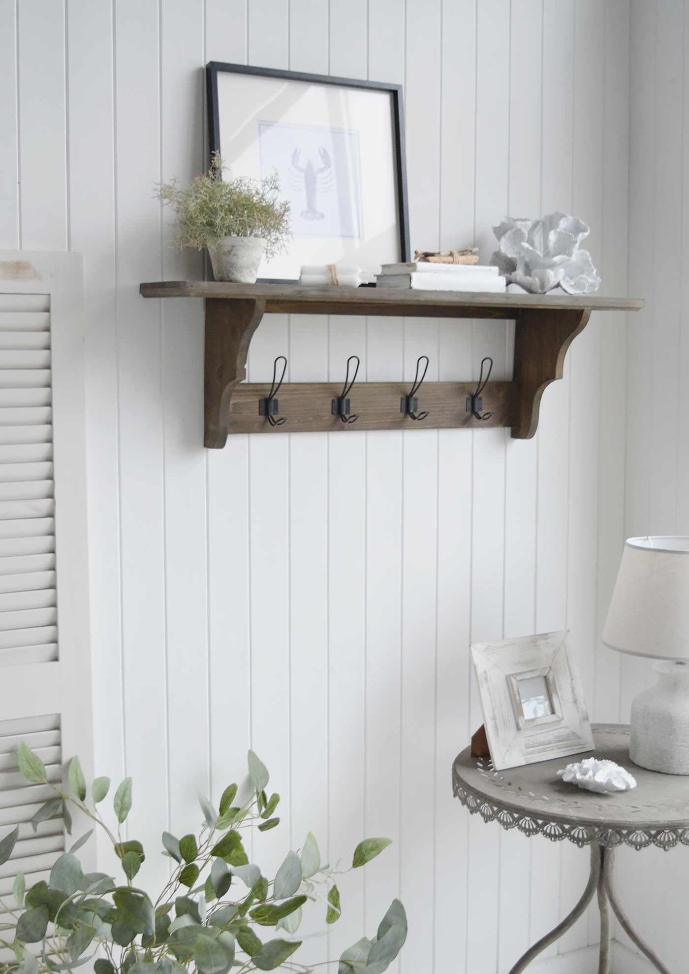 This rustic wooden Hampden coat rack features a spacious top shelf and elegant scalloped detailing, adding both charm and functionality to your home.