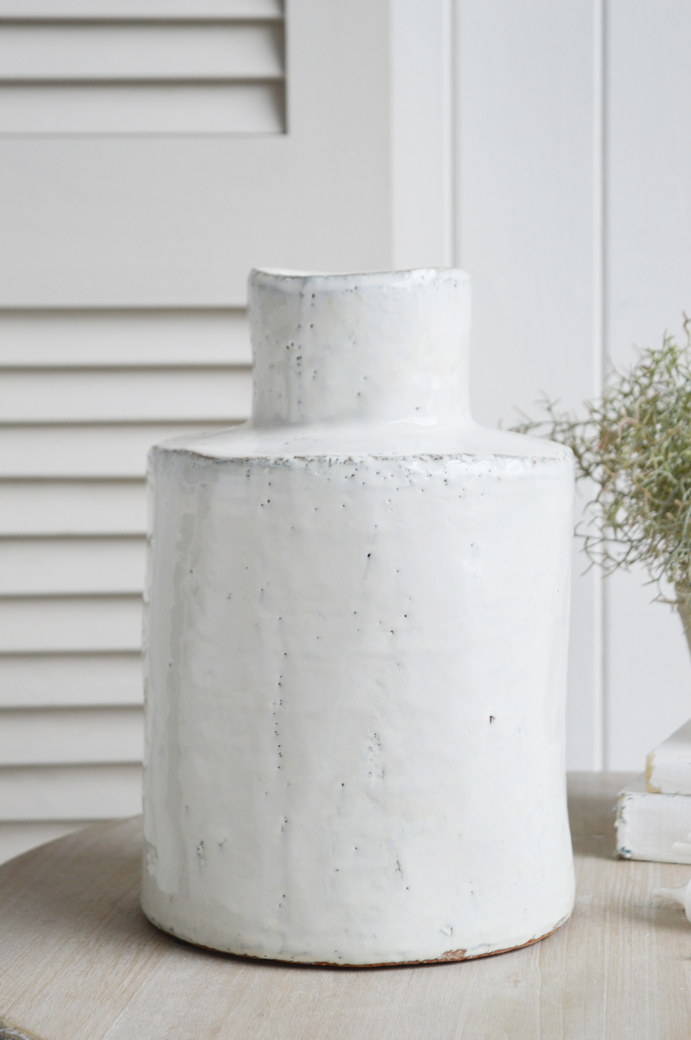White Betone vase