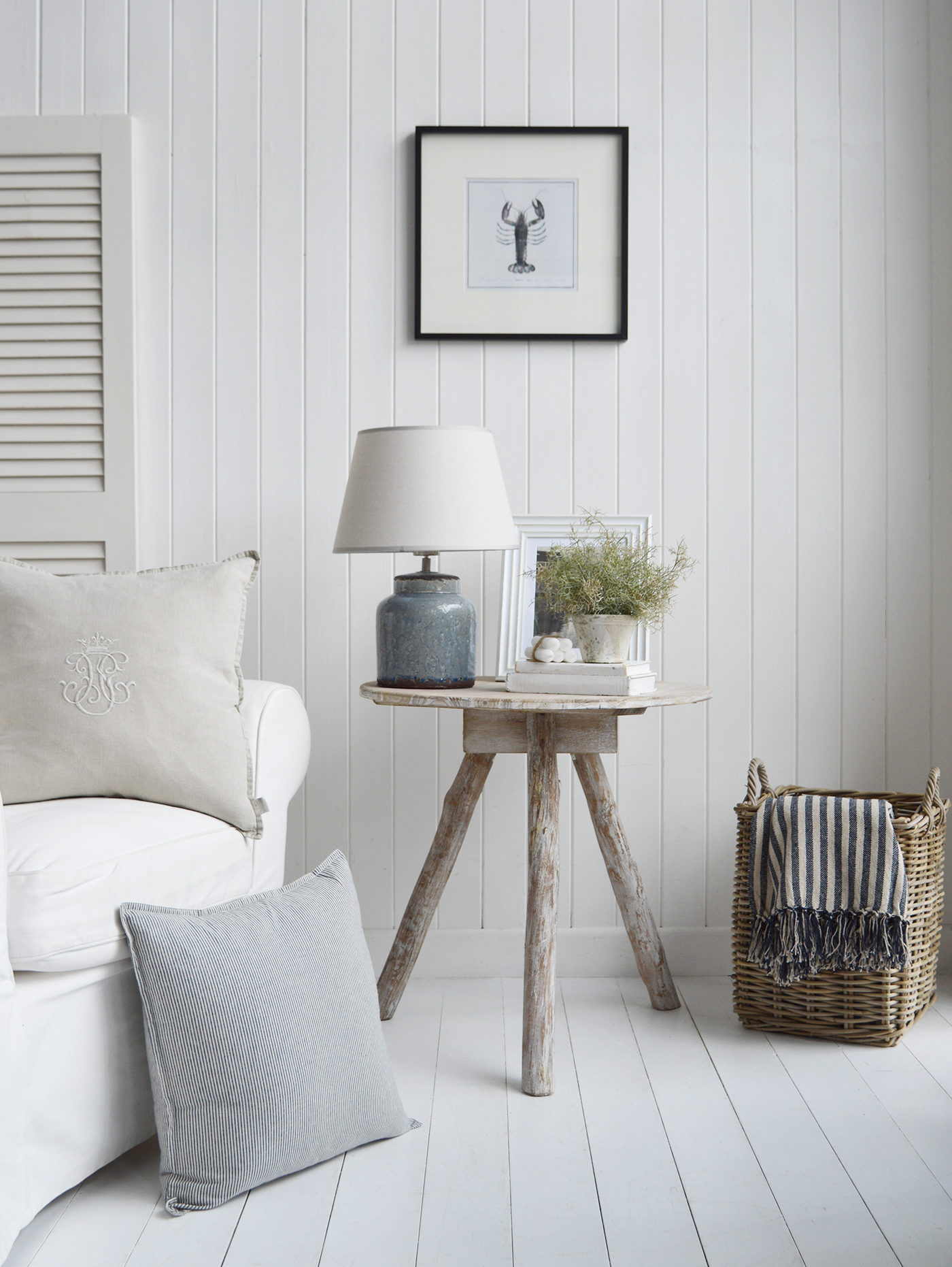 New England coastal interioes with hints of blue for a relaxed feel.