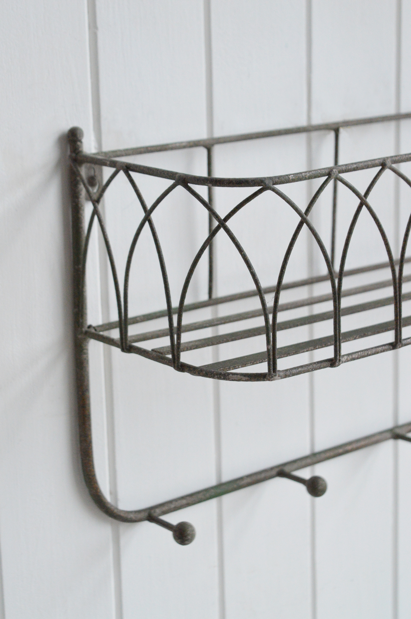 Whether placed in the kitchen, entryway, or laundry, this functional yet decorative Chesterville shelf blends effortlessly with rustic and coastal aesthetics