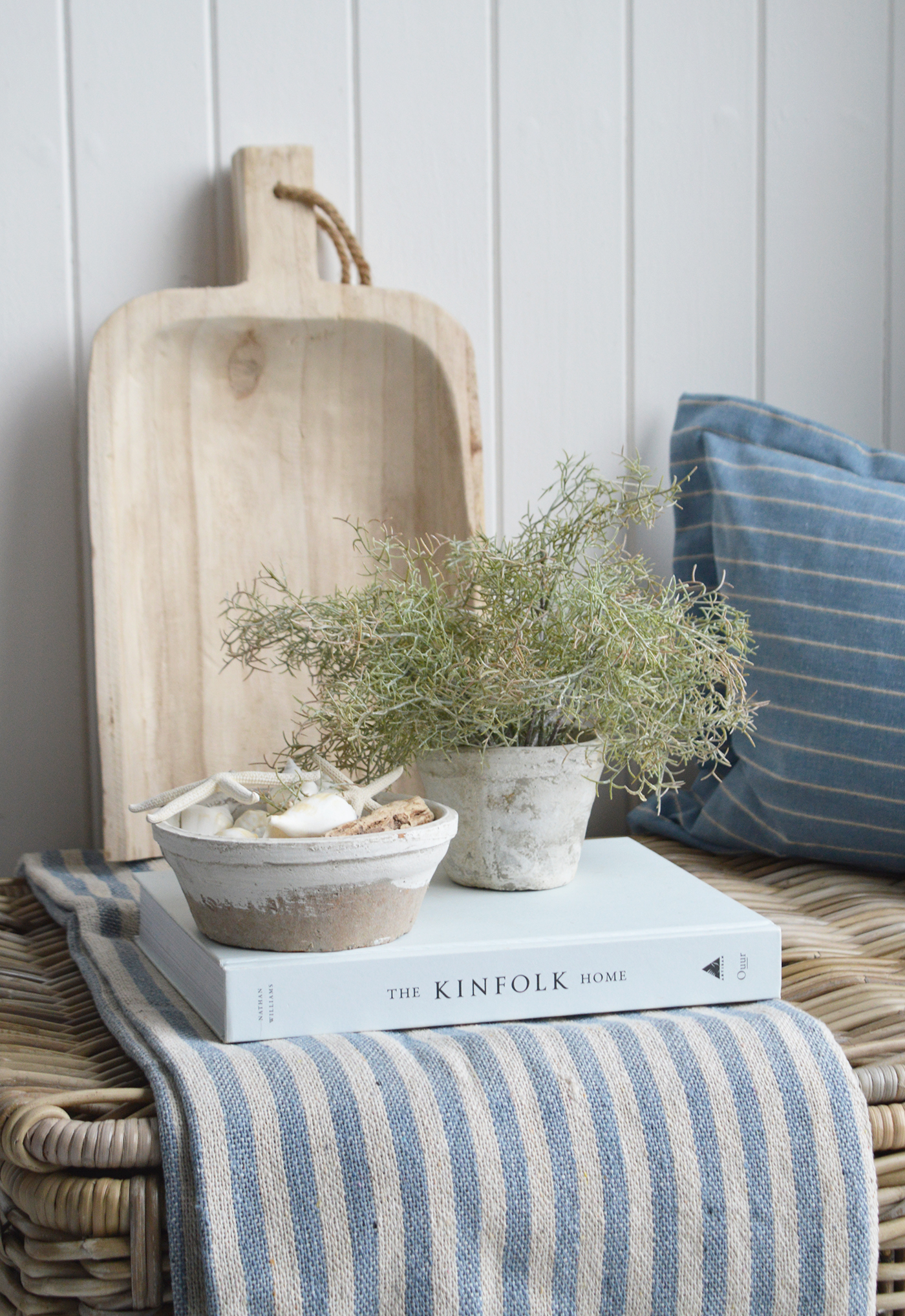 Featuring a natural wooden finish, this rustic tray adds a touch of vintage character to both coastal and farmhouse style homes.