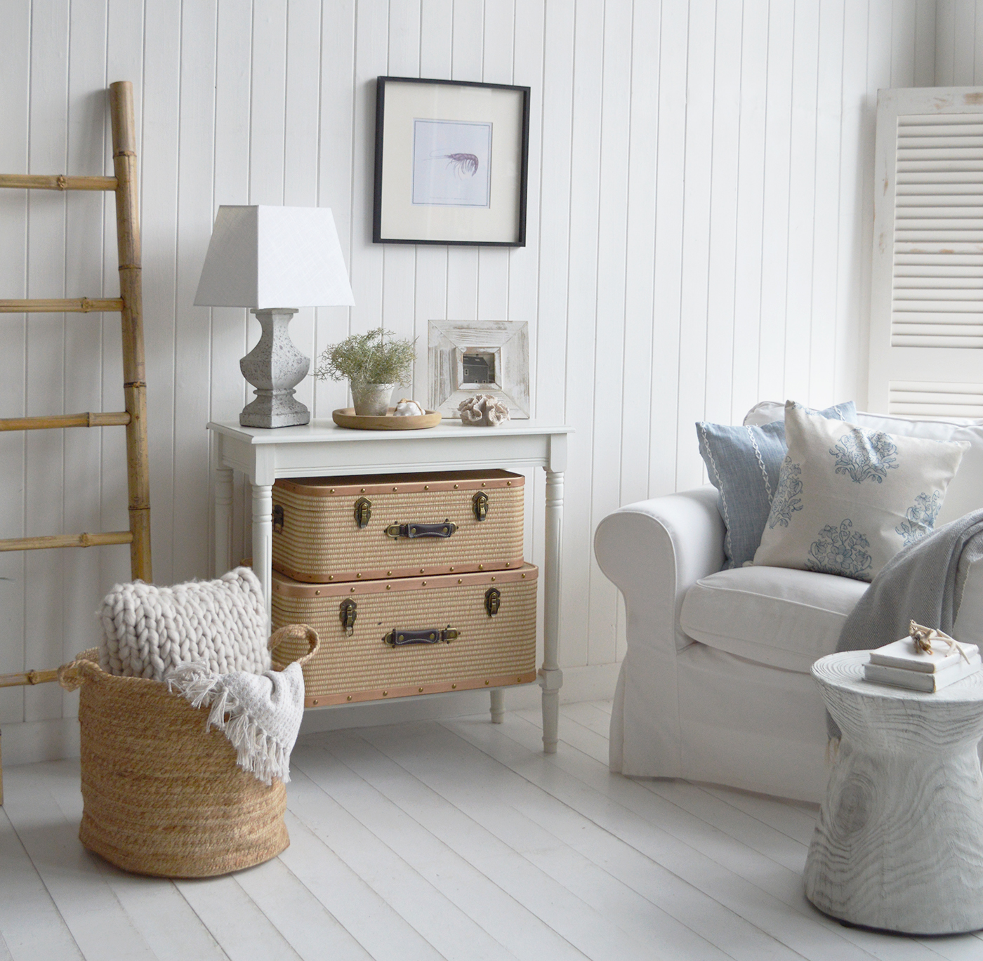 New England Coastal Cottage interiors combine seaside charm with timeless elegance, creating calm and inviting spaces filled with light.