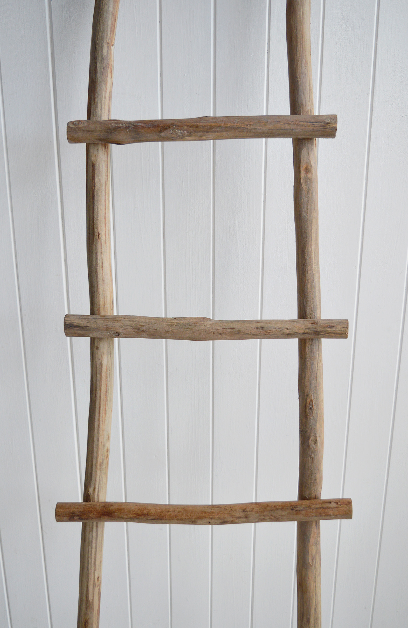 Whether used as a functional storage solution or a decorative focal point, a driftwood blanket ladder effortlessly blends into coastal, Hamptons, and farmhouse interiors, adding warmth and character to any space.