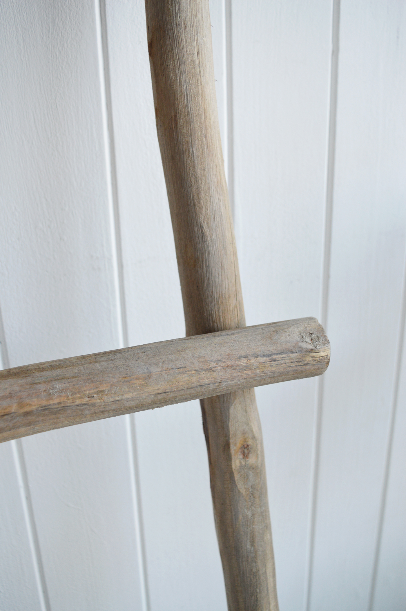 A driftwood ladder is a rustic yet elegant decorative piece, perfect for Hamptons, New England coastal, and farmhouse interiors, adding organic texture and seaside charm while serving as a stylish display for blankets or towels..