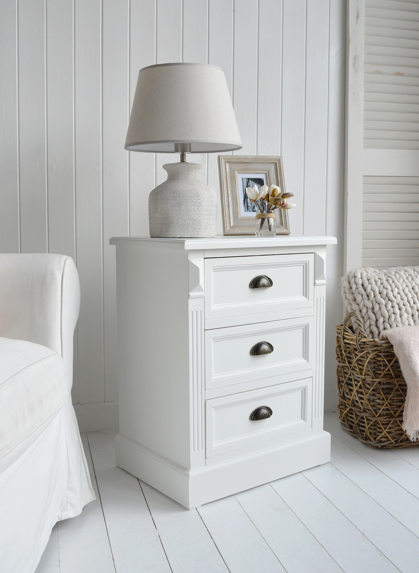 Why use white furniture when decorating a Hamptons style interior